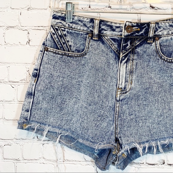 Bullhead Denim Co. Mom Short Shorts High Rise - Picture 4 of 8